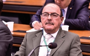 Zacharias deixa de disputar o Senado e vai à reeleição