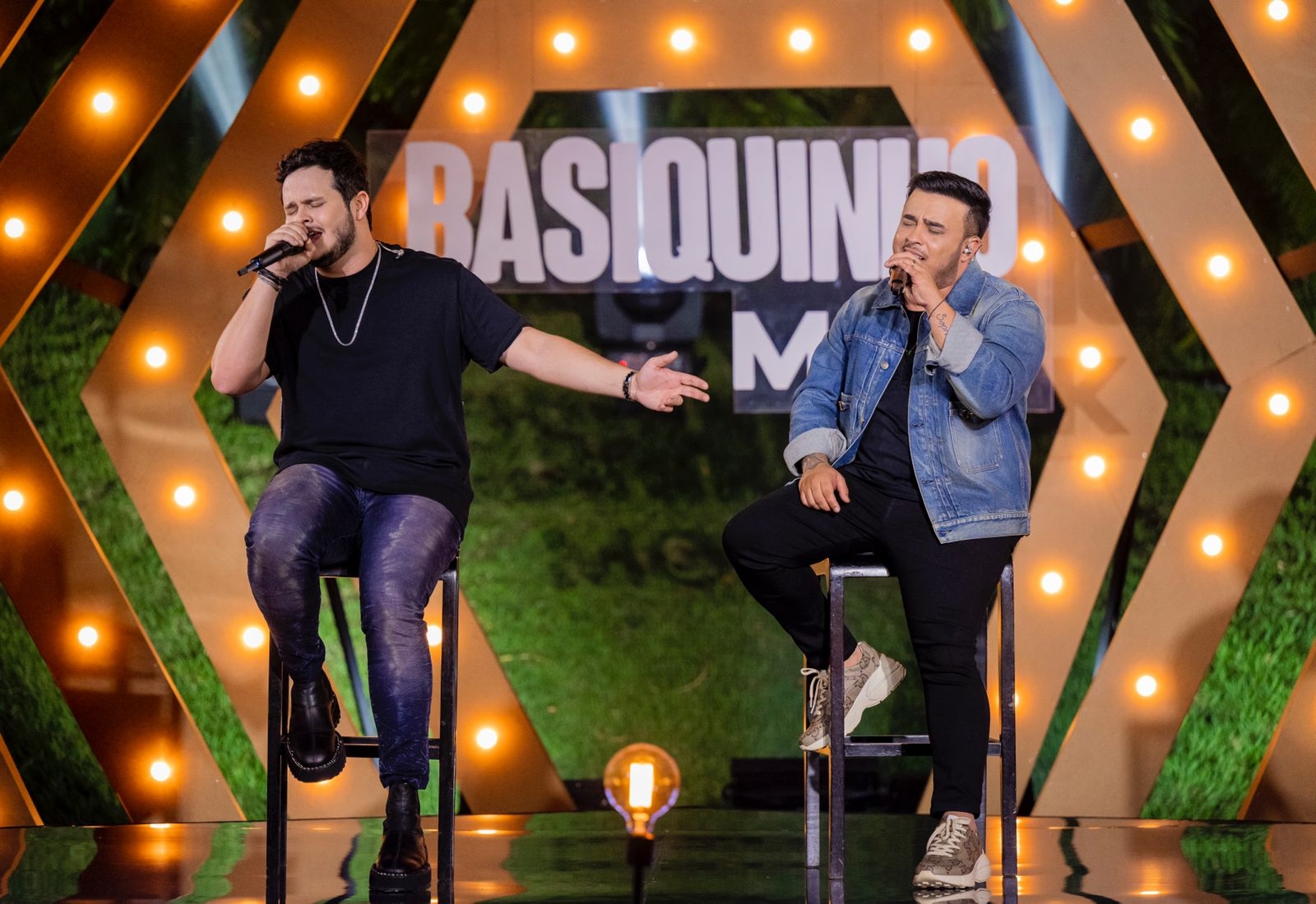 "Basiquinho", faixa-título de novo EP de Matheus e Kauan atinge mais de 1 milhão de visualizações no Youtube