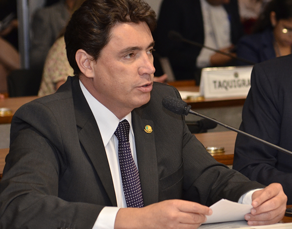 Gastos dos senadores goianos em 2015
