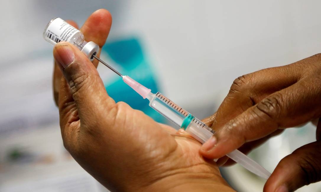 Nos EUA, FDA autoriza 3ª dose da Pfizer e da Moderna para imunossuprimidos