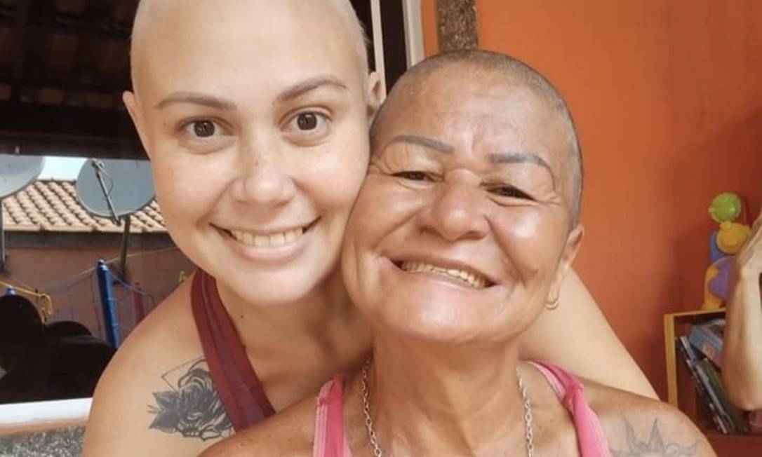 Mulher que emocionou internautas morre em luta contra o câncer