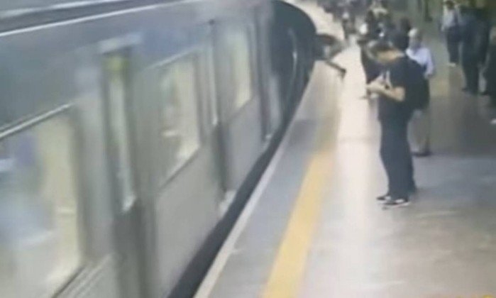 Homem que jogou mulher no metrô diz que agiu sob "ordens do diabo"