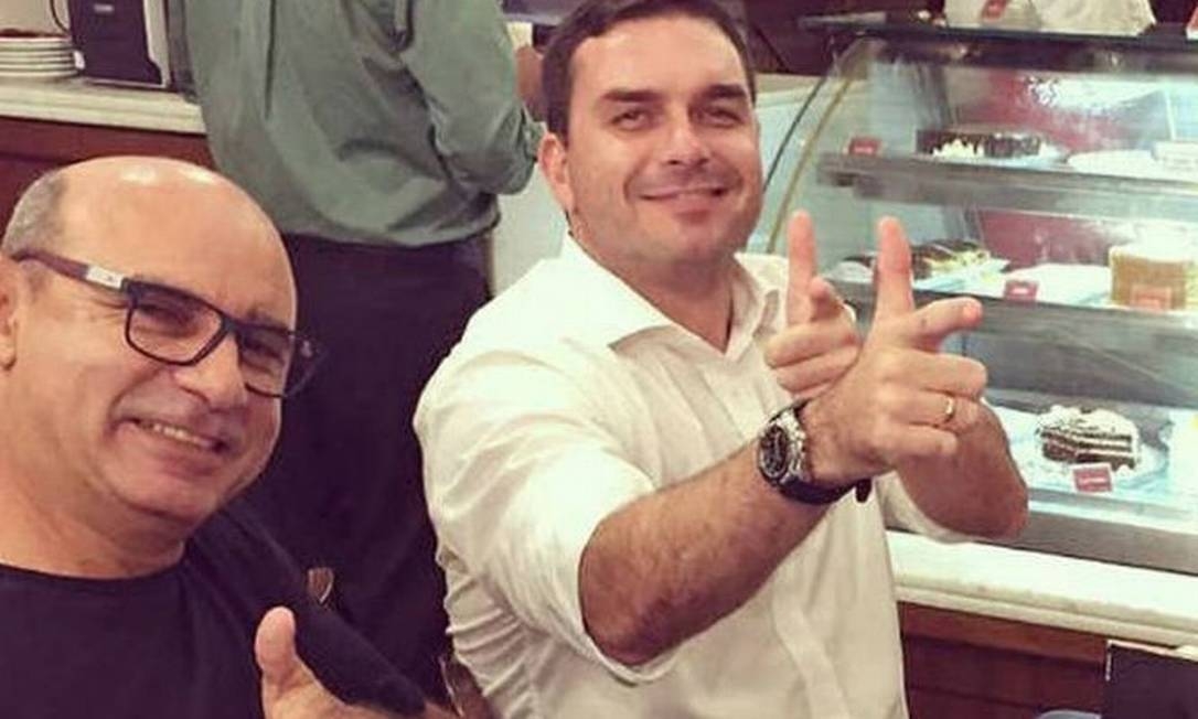 Ex-assessores de Flávio Bolsonaro são alvos de Operação do MPRJ