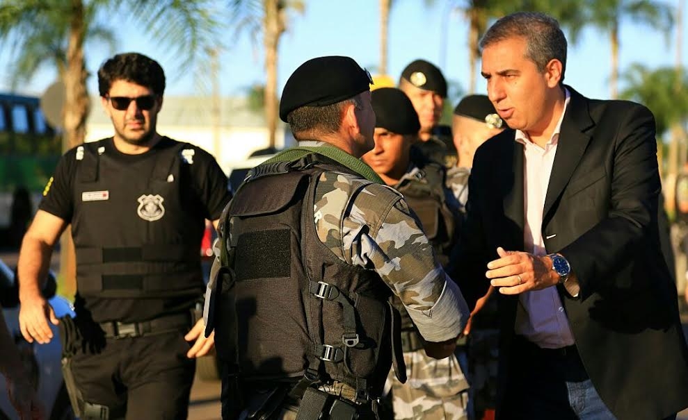 José Eliton vistoria pontos de bloqueios em Luziânia e Aparecida de Goiânia