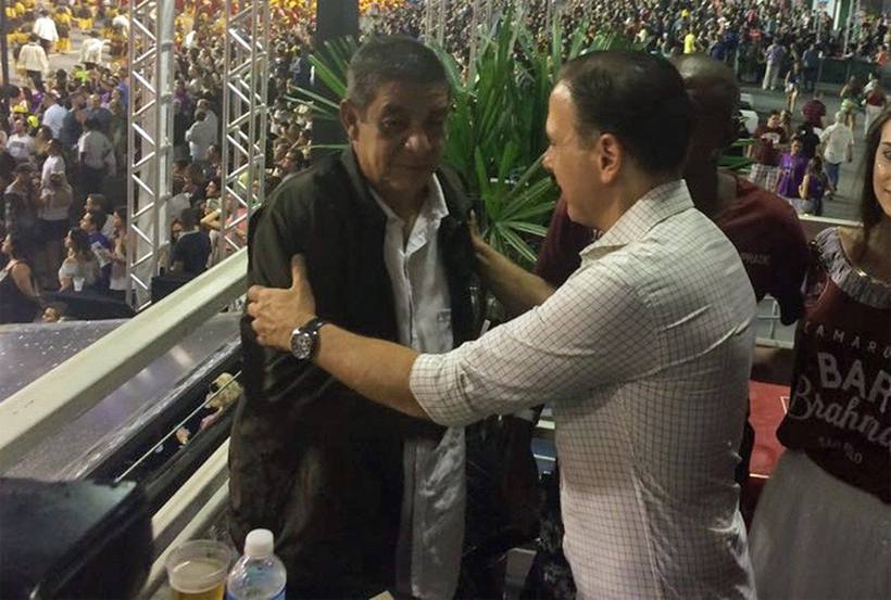 Zeca Pagodinho ignora Doria em camarote de Sambódromo
