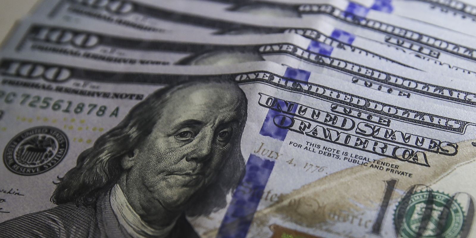 Investidores Globais Mantêm Atenção em Tensões Comerciais e Impacto no Mercado de Câmbio