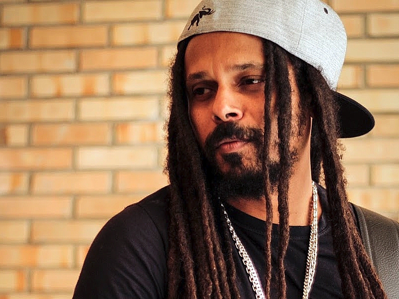 Marcelo Falcão, ex-vocalista de O Rappa, faz show em Goiânia