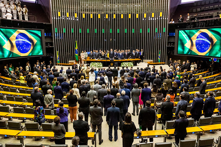 Congresso segue aprovando projetos que elevam gastos enquanto cobra cortes do governo