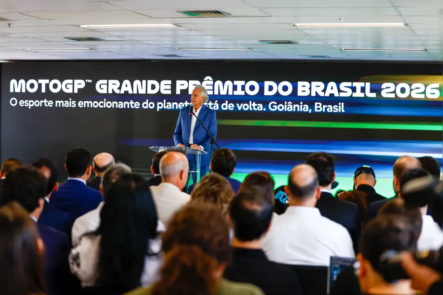 Caiado assina contrato para realização da MotoGP no Autódromo de Goiânia
