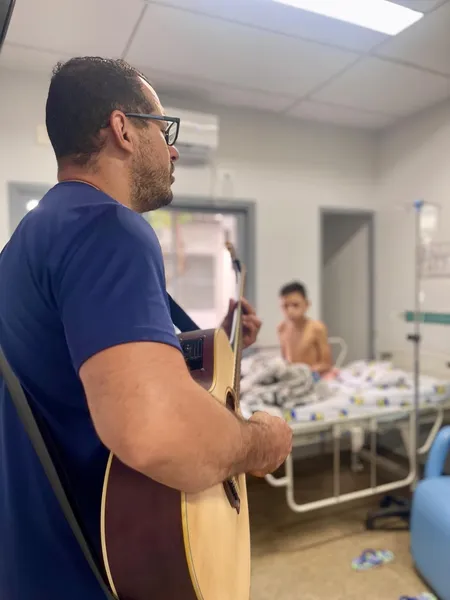 Heja celebra Natal com decoração, presentes e humanização do atendimento