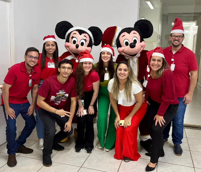 HEAPA celebra véspera de Natal com presença do Mickey e da Minnie