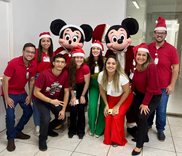 HEAPA celebra véspera de Natal com presença do Mickey e da Minnie