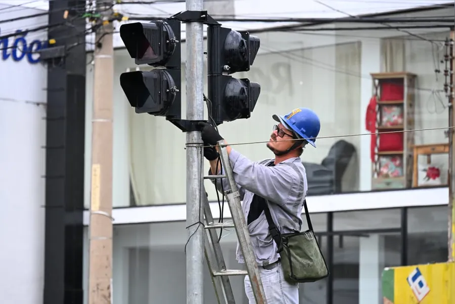 Prefeito Sandro Mabel lança Programa de Desobstrução de Vias Arteriais com corredor piloto na Avenida Jamel Cecílio