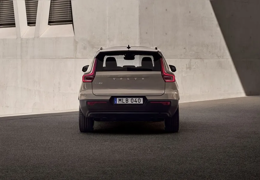 Volvo C40 e XC40 trocam de nome e passam a se chamar EC40 e EX40