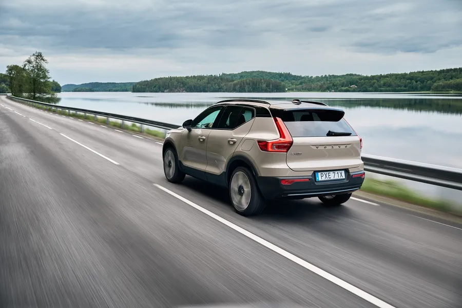 Volvo C40 e XC40 trocam de nome e passam a se chamar EC40 e EX40