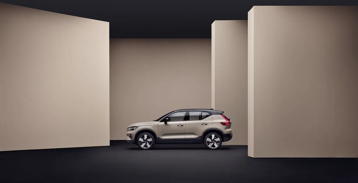 Volvo C40 e XC40 trocam de nome e passam a se chamar EC40 e EX40