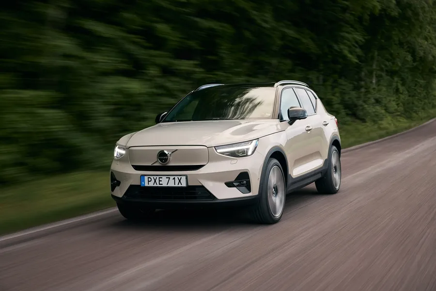 Volvo C40 e XC40 trocam de nome e passam a se chamar EC40 e EX40