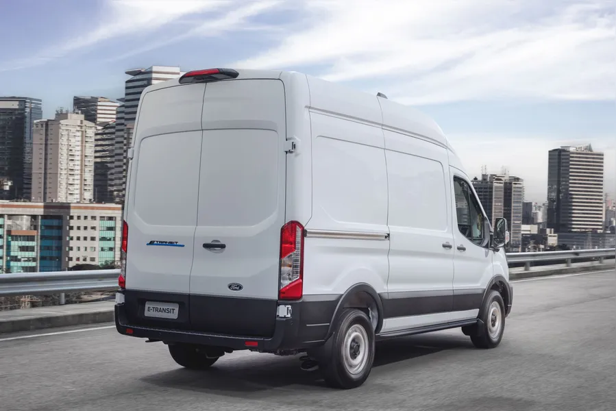 Ford lança a Transit 2026 mais tecnológica, com novas versões e preços a partir de R$ 282.900