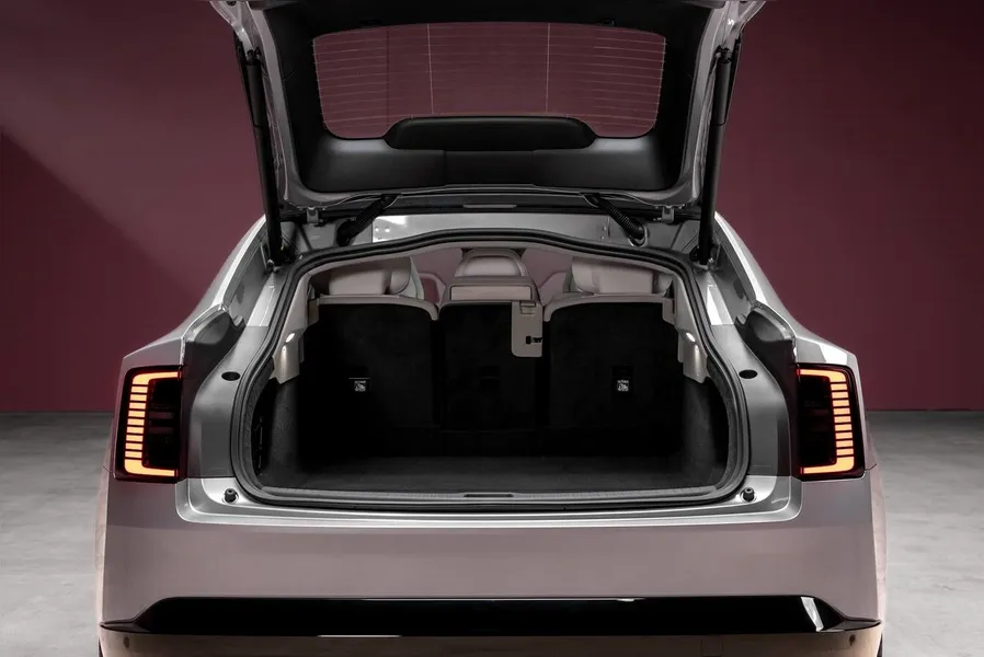 Novo Volvo ES90 chega ao Brasil em 2026 oferecendo 700 km de autonomia