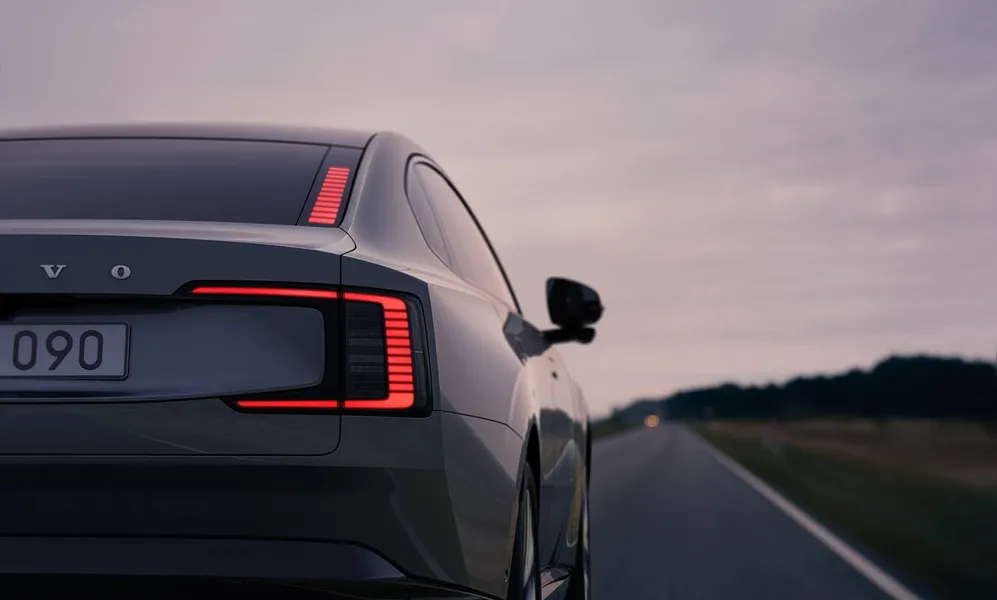 Novo Volvo ES90 chega ao Brasil em 2026 oferecendo 700 km de autonomia