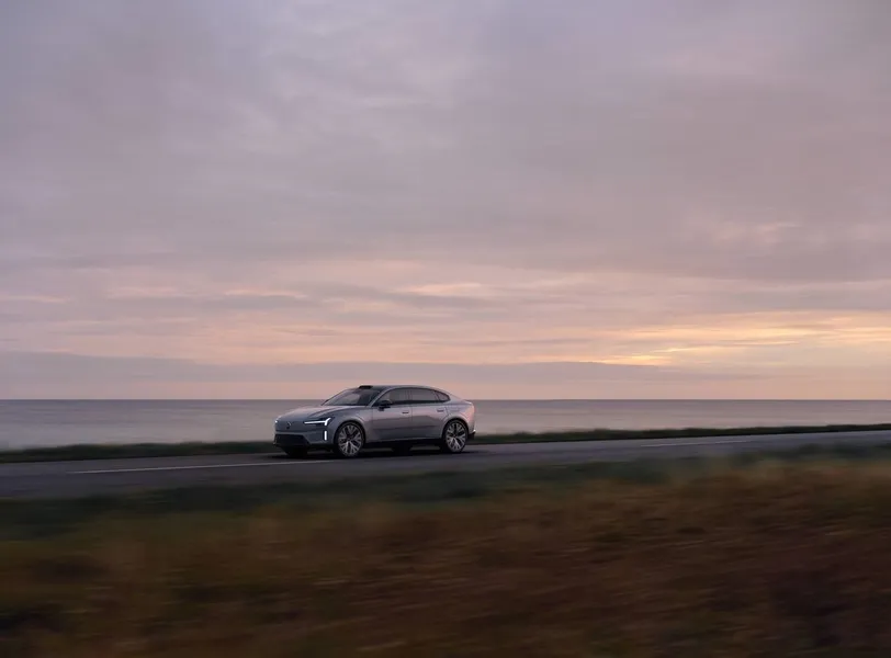 Novo Volvo ES90 chega ao Brasil em 2026 oferecendo 700 km de autonomia