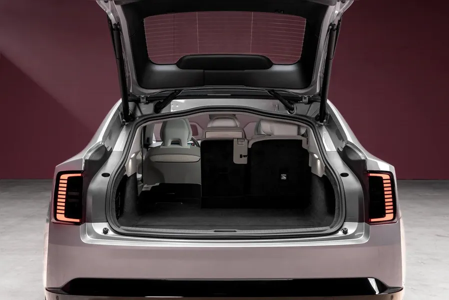 Novo Volvo ES90 chega ao Brasil em 2026 oferecendo 700 km de autonomia