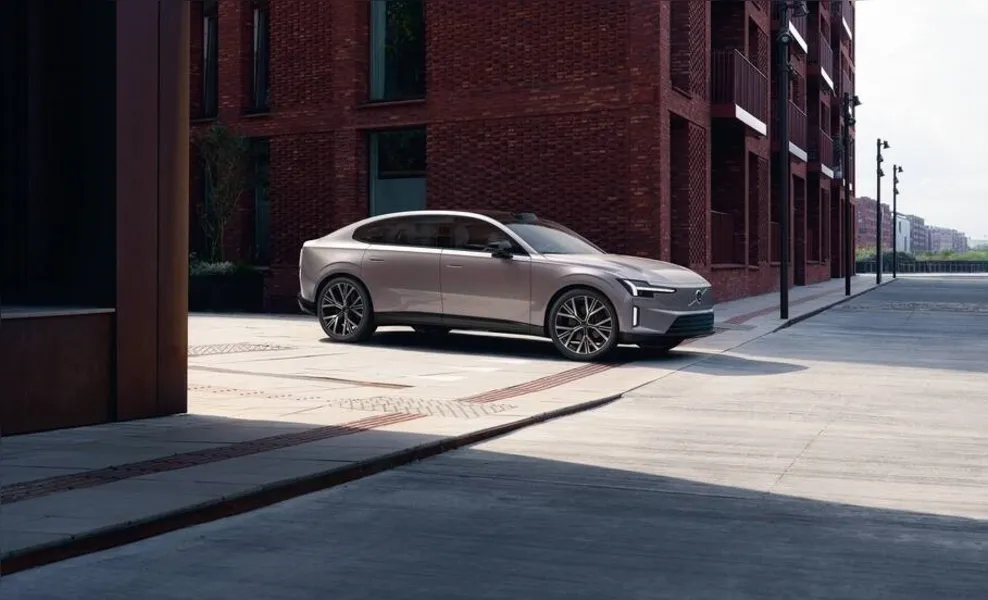 Novo Volvo ES90 chega ao Brasil em 2026 oferecendo 700 km de autonomia