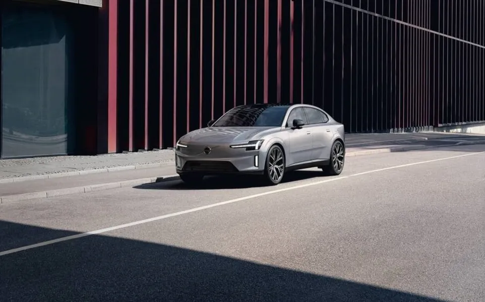 Novo Volvo ES90 chega ao Brasil em 2026 oferecendo 700 km de autonomia