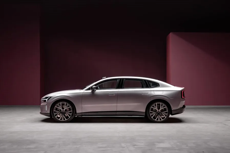 Novo Volvo ES90 chega ao Brasil em 2026 oferecendo 700 km de autonomia