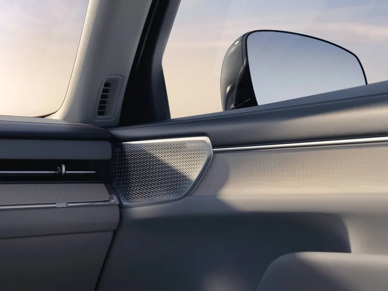 Novo Volvo ES90 chega ao Brasil em 2026 oferecendo 700 km de autonomia