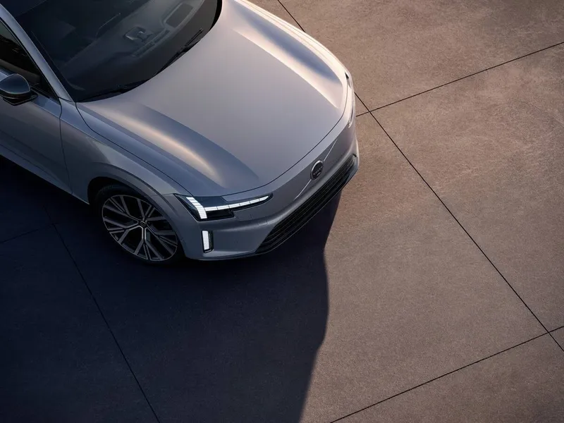 Novo Volvo ES90 chega ao Brasil em 2026 oferecendo 700 km de autonomia