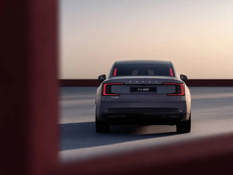 Novo Volvo ES90 chega ao Brasil em 2026 oferecendo 700 km de autonomia