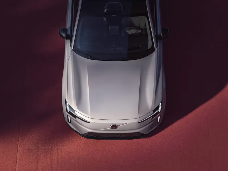 Novo Volvo ES90 chega ao Brasil em 2026 oferecendo 700 km de autonomia