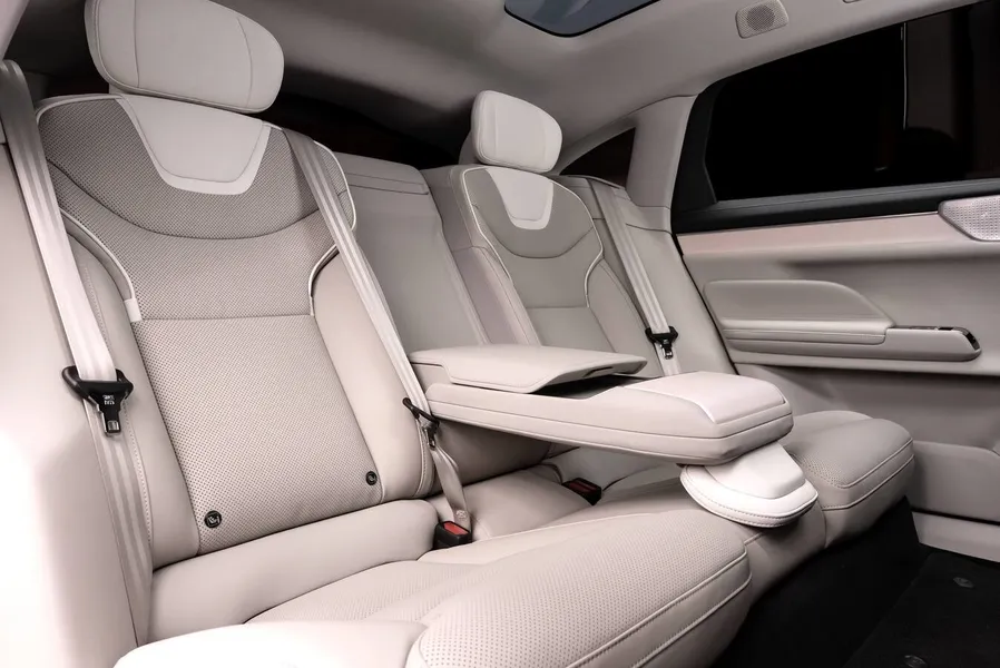 Novo Volvo ES90 chega ao Brasil em 2026 oferecendo 700 km de autonomia