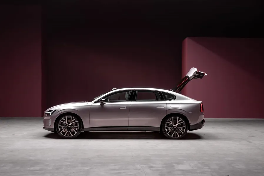 Novo Volvo ES90 chega ao Brasil em 2026 oferecendo 700 km de autonomia