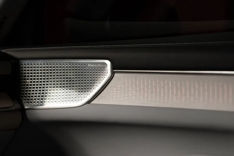 Novo Volvo ES90 chega ao Brasil em 2026 oferecendo 700 km de autonomia