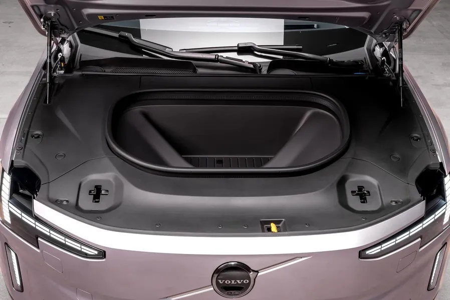 Novo Volvo ES90 chega ao Brasil em 2026 oferecendo 700 km de autonomia