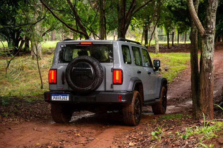 GWM Tank 300 2026 estreia no Brasil no dia destinado ao 4x4 por R$ 333.000 mil