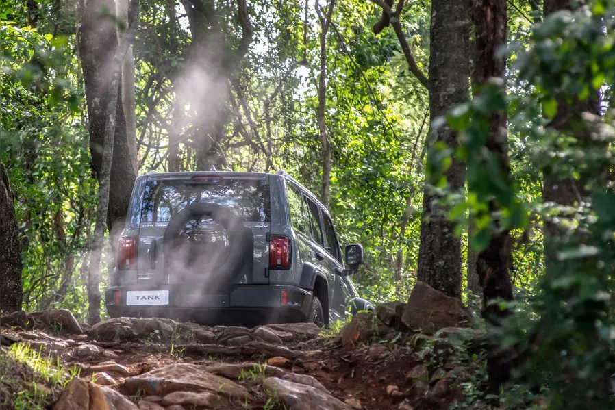 GWM Tank 300 2026 estreia no Brasil no dia destinado ao 4x4 por R$ 333.000 mil