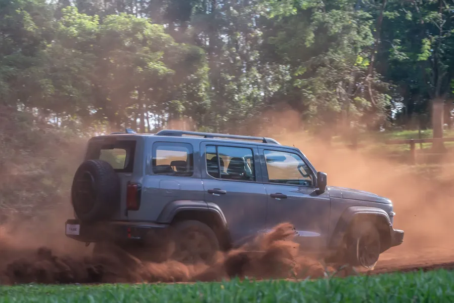 GWM Tank 300 2026 estreia no Brasil no dia destinado ao 4x4 por R$ 333.000 mil