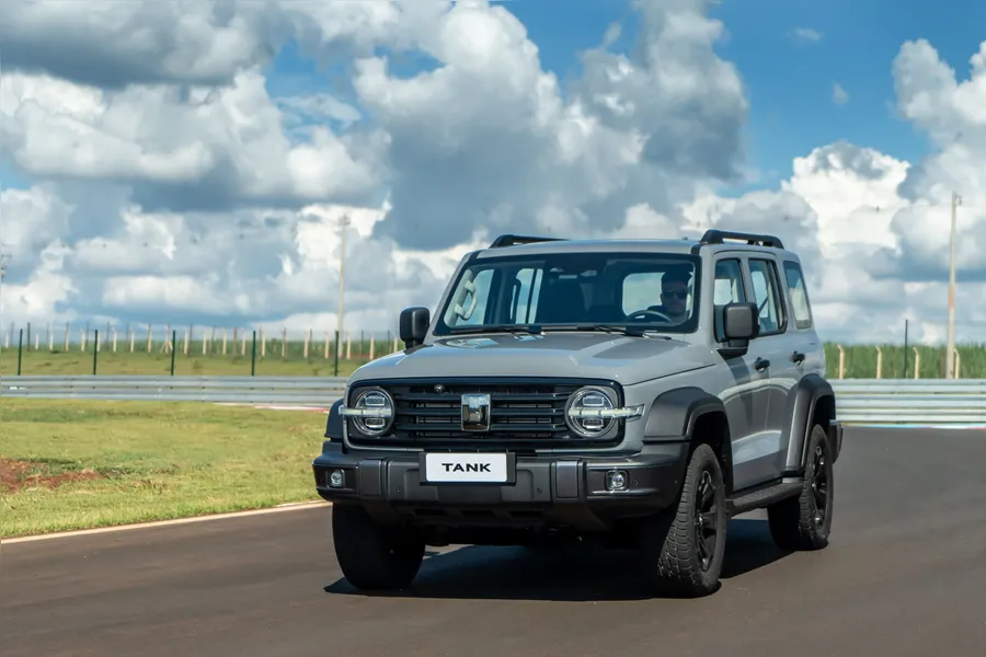 GWM Tank 300 2026 estreia no Brasil no dia destinado ao 4x4 por R$ 333.000 mil