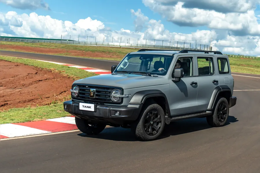GWM Tank 300 2026 estreia no Brasil no dia destinado ao 4x4 por R$ 333.000 mil