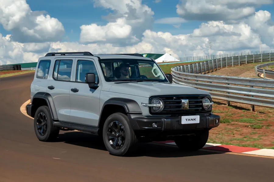 GWM Tank 300 2026 estreia no Brasil no dia destinado ao 4x4 por R$ 333.000 mil