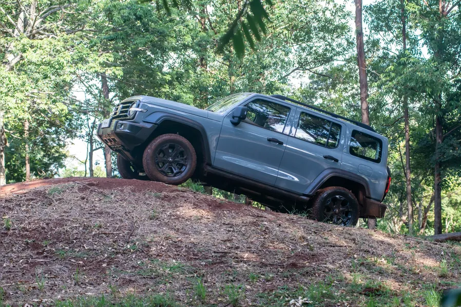 GWM Tank 300 2026 estreia no Brasil no dia destinado ao 4x4 por R$ 333.000 mil