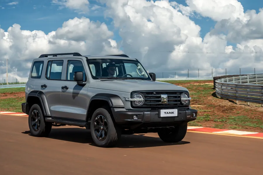 GWM Tank 300 2026 estreia no Brasil no dia destinado ao 4x4 por R$ 333.000 mil