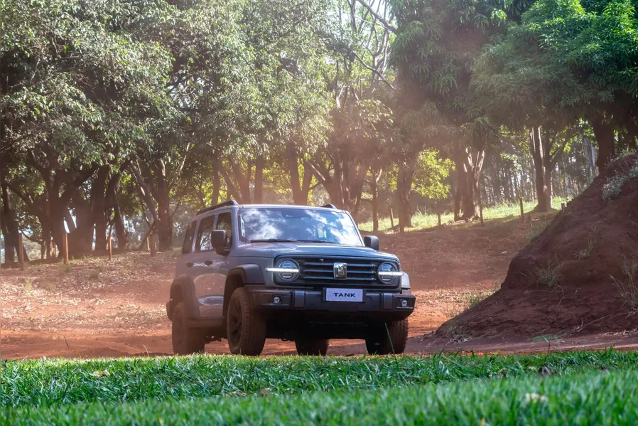 GWM Tank 300 2026 estreia no Brasil no dia destinado ao 4x4 por R$ 333.000 mil