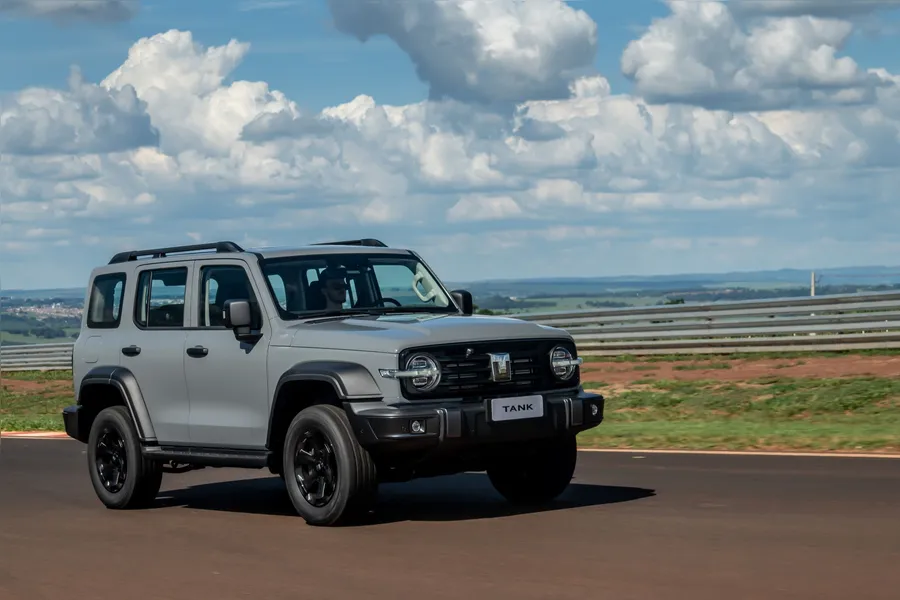 GWM Tank 300 2026 estreia no Brasil no dia destinado ao 4x4 por R$ 333.000 mil
