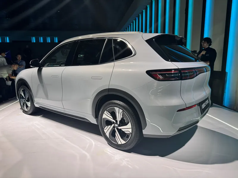 Geely retorna ao Brasil em parceria com a Renault e anuncia o SUV elétrico EX5 para julho