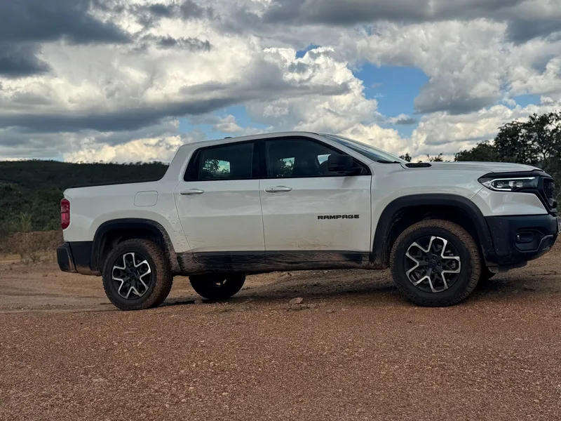 Teste: Rampage 2025 avança com o novo motor 2.2 turbodiesel de 200 cv