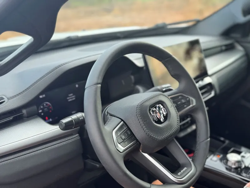 Teste: Rampage 2025 avança com o novo motor 2.2 turbodiesel de 200 cv